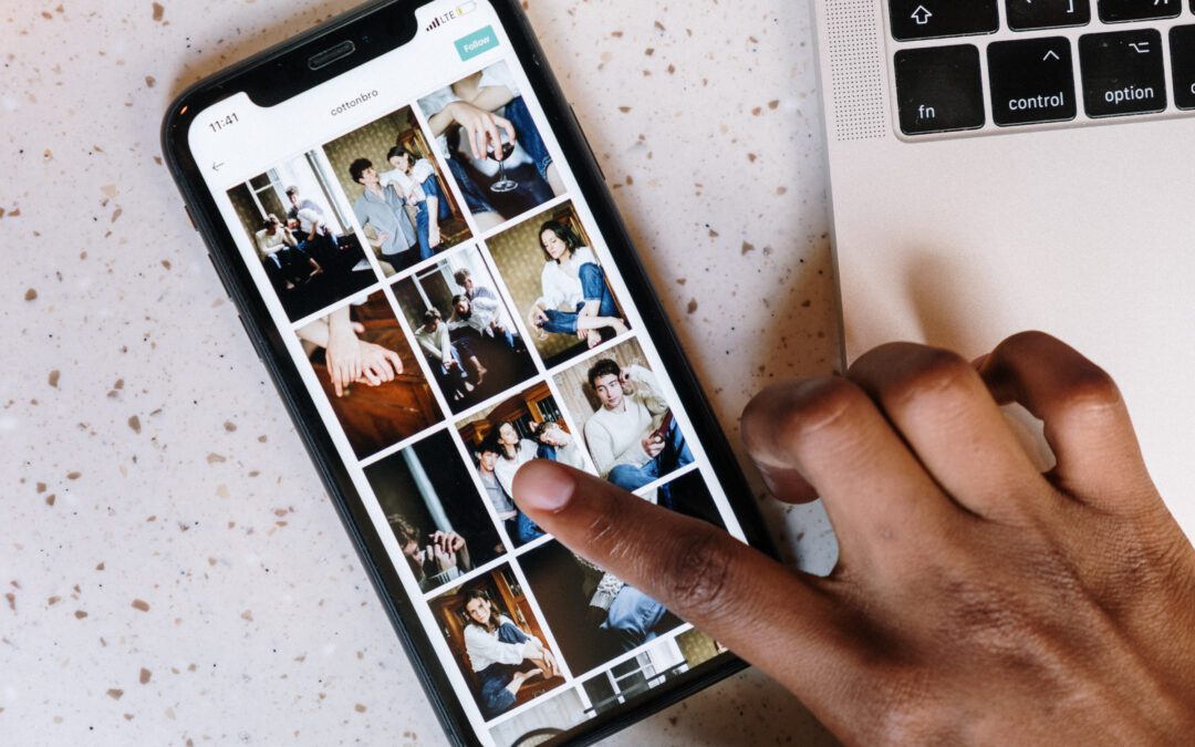 Where can I find free images for my blog?